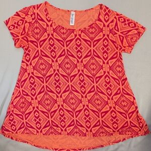 Blue Ginger: Vibrant Red + Orange Geometric Short Sleeve Top